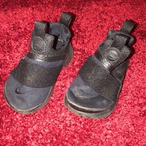 Size 6 BOYS sneaker
